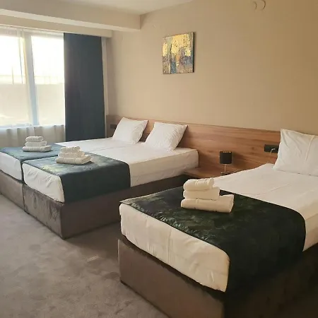 Aloha Hotel 3*