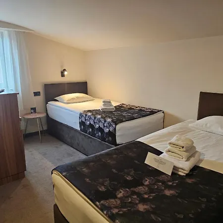 Aloha Hotel 3*