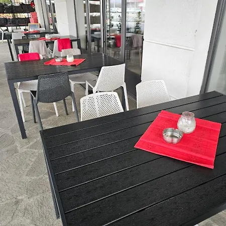 Aloha Hotel Ni