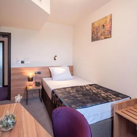 Aloha Hotel 3*